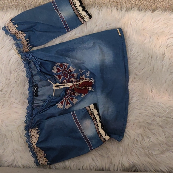 Beautiful blouse - Picture 1 of 1